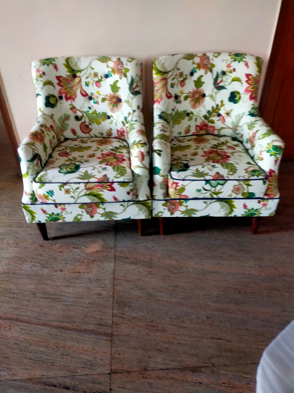 Buy chairs online at best price in Bangalore, Mumbai, Chennai