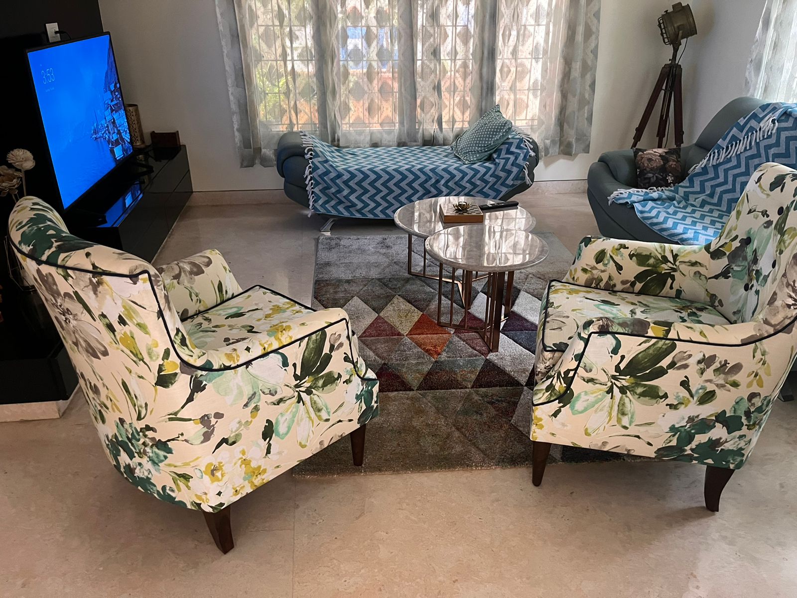 Buy chairs online at best price in Bangalore, Mumbai, Chennai