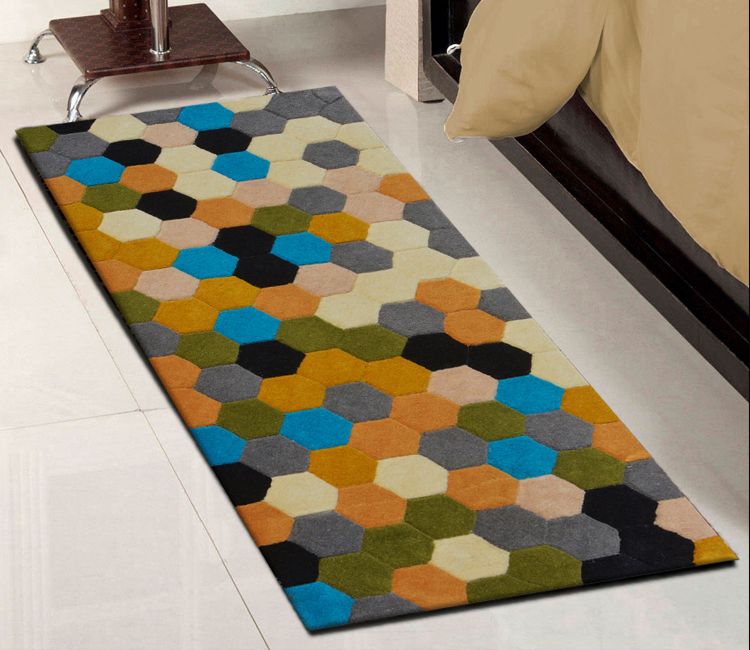 Green Geometric Hand Tufted Wool Runner Floor (22 x 55 inches)